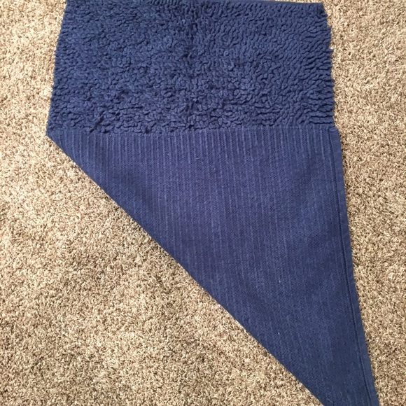 BLUE RUG APPROX 4ft x 2 ft 5in - Picture 4 of 4